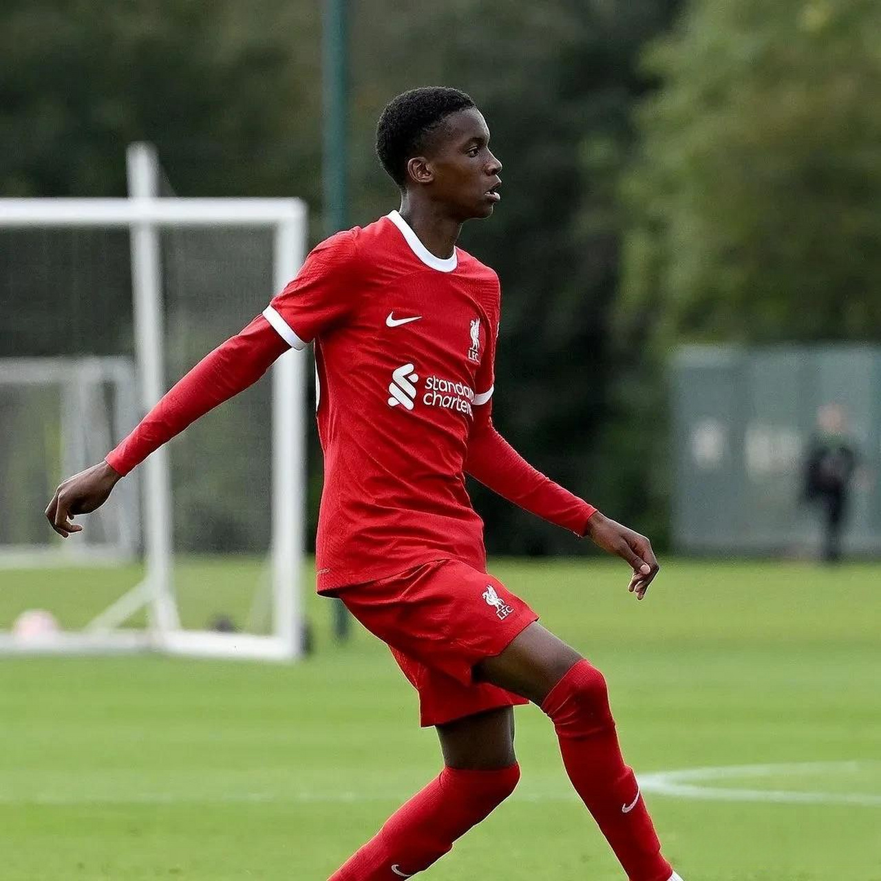 利物浦年轻球员推荐--特雷·尼约尼(trey nyoni),一名16岁的中场球员.