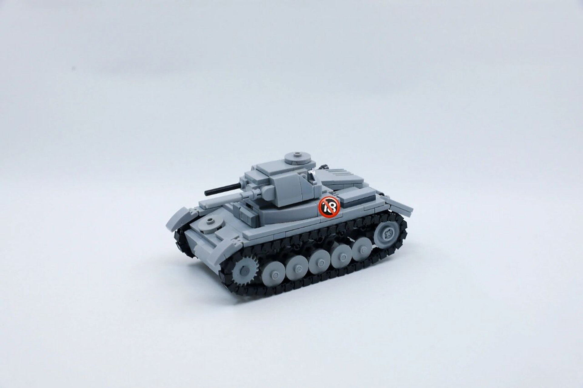 乐高moc《二战载具集锦》轻坦篇 积木还原经典的轻型坦克:二号坦克"