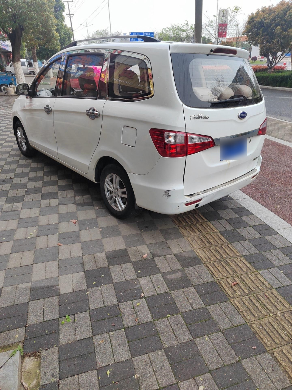 新到客户置换15年开瑞k50 7座大面包子,实表85000公里,年审到25年
