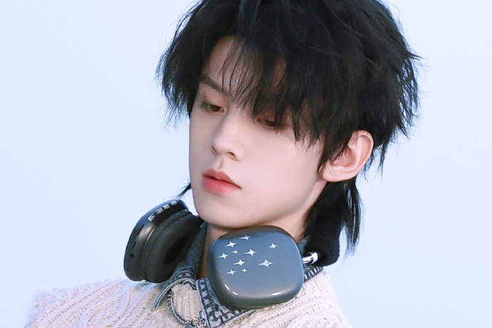 新歌概念片中眼泪落下的一瞬间好沉浸 期待左航!