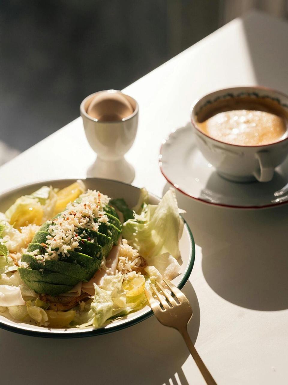 三角形构图,画面物品摆放显得灵活又不失均衡. 2.