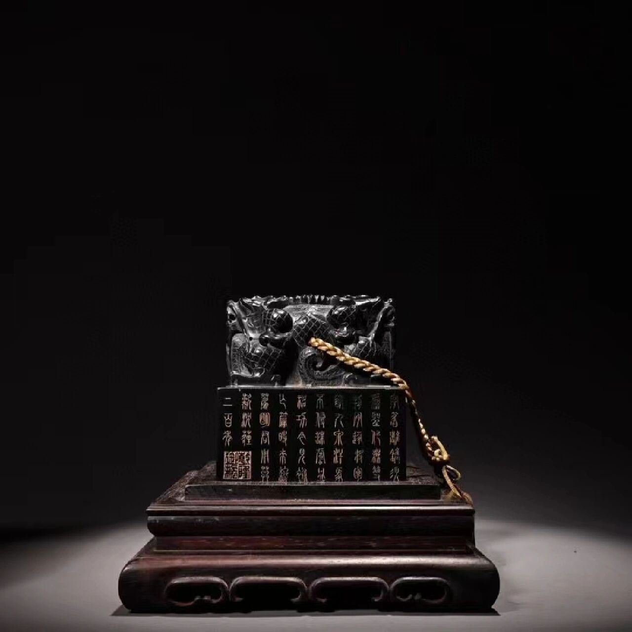 秦始皇广为流传的玉玺 藏清代老天然和田老青玉雕刻铭文皇家御用龙