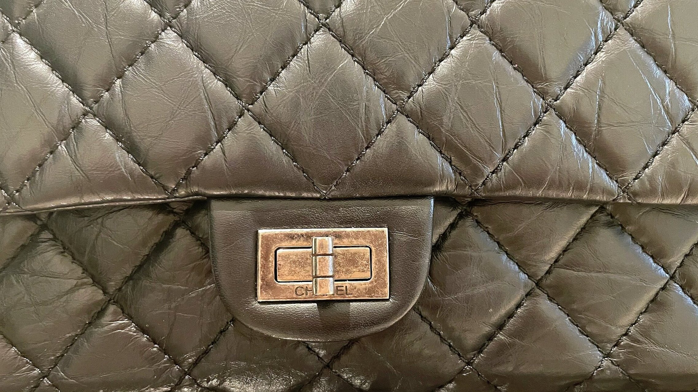 香奈儿2.55黑银 应该是算时代的眼泪了吧.