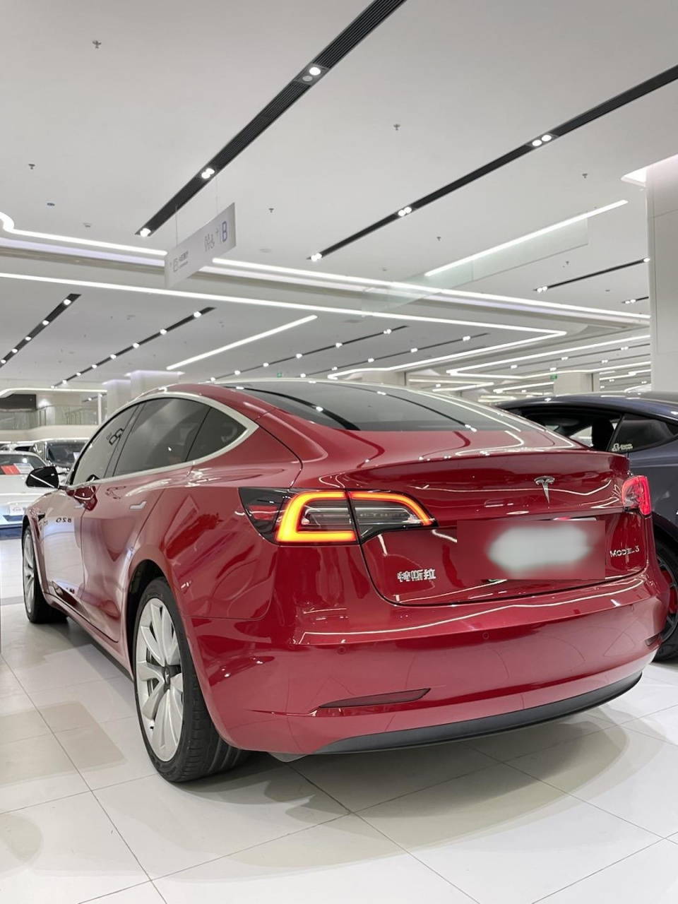 model023标续红色  新到特斯拉model023标准续航2020改款,2020年