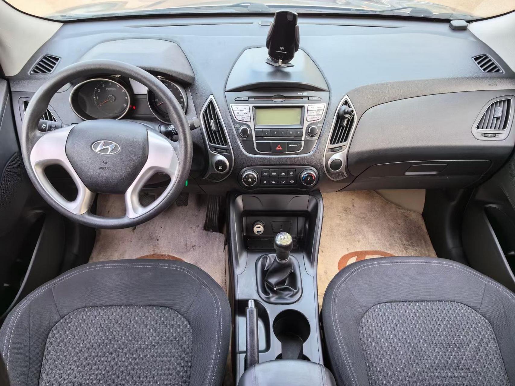 新到10年现代ix35,手动挡2.0,个人一手,全车原版,7万多公里,费用齐全.