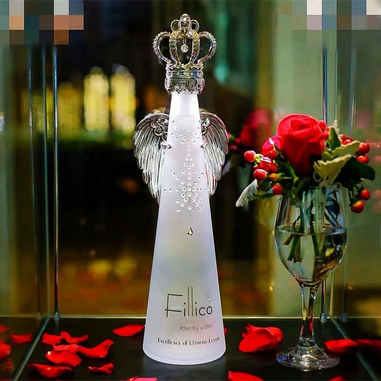 矿泉水界的天花板~～带翅膀的矿泉水 一直以为最贵的矿泉水当属依云