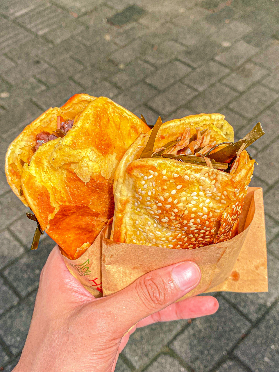 天啦噜,居然吃到了地道南充小吃锅盔夹凉粉99!