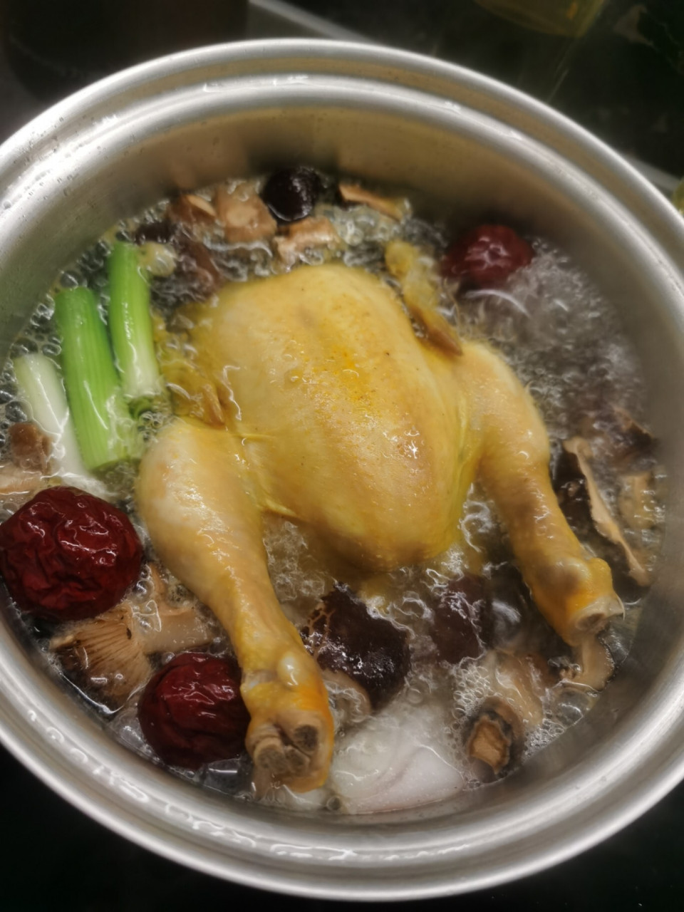童子鸡汤 鲜美多汁 糯米香菇红枣童子鸡94汤!汤鲜肉嫩!