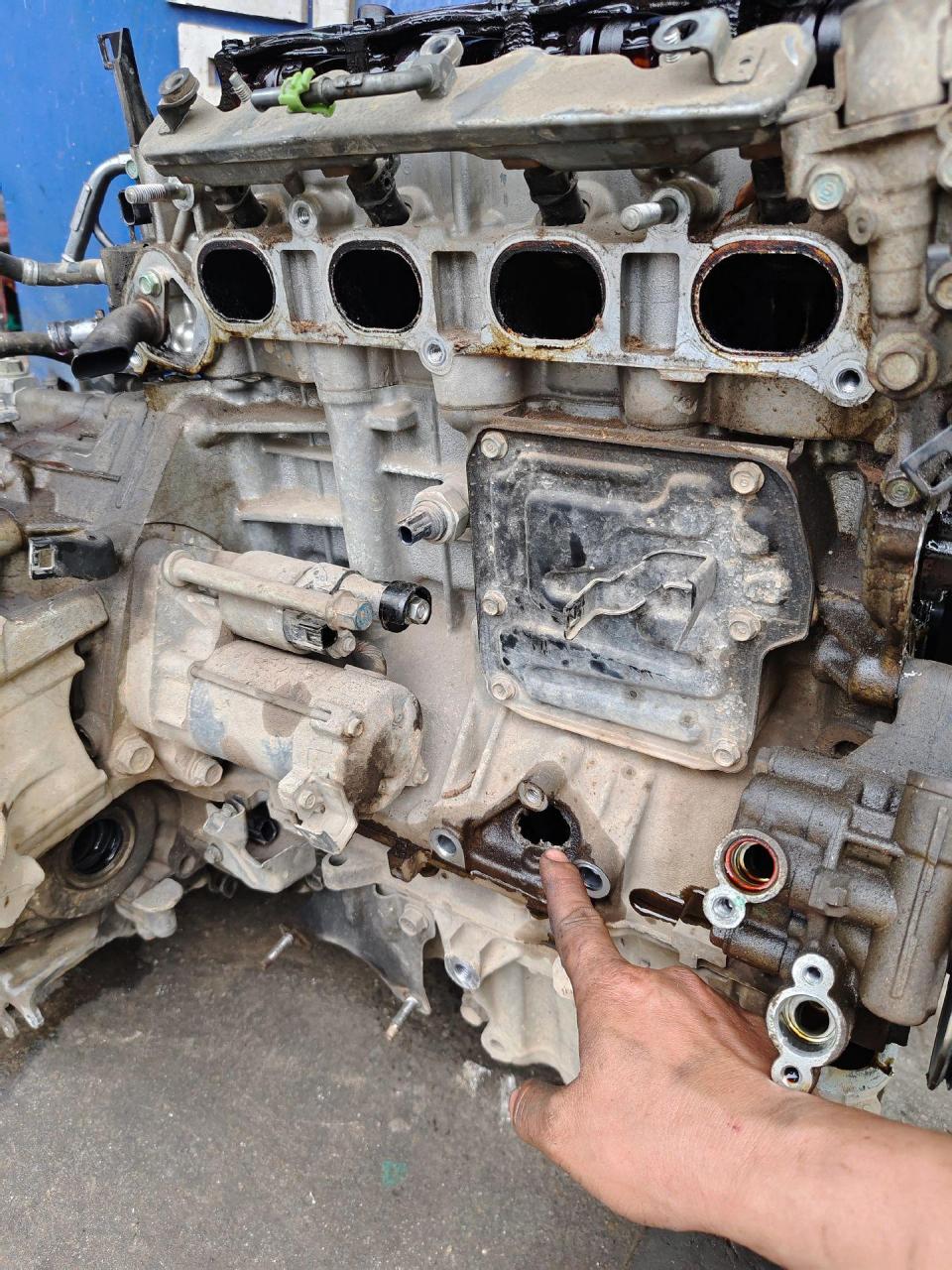 本田雅阁发动机爆缸,大修