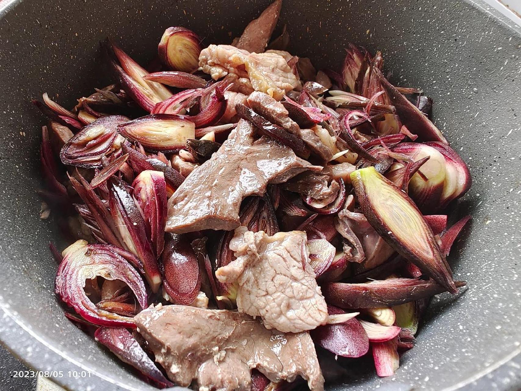 最平凡的一天,吃点洋荷炒肉,第一次做!