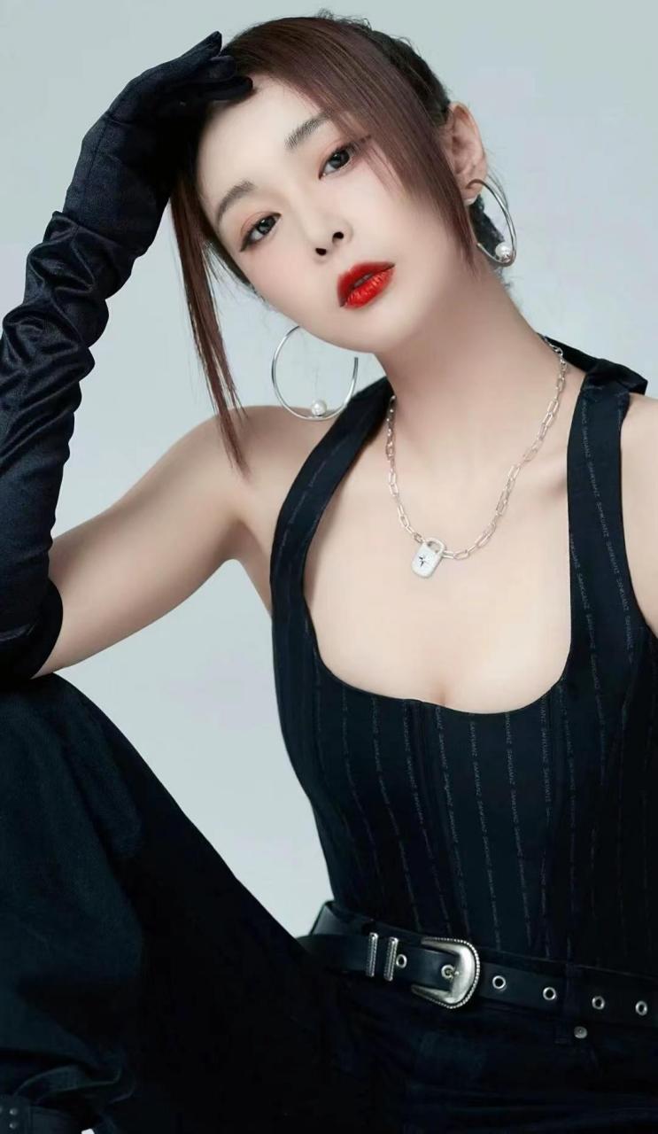 高叶:"狂飙"大嫂,性感冷艳吸睛十足