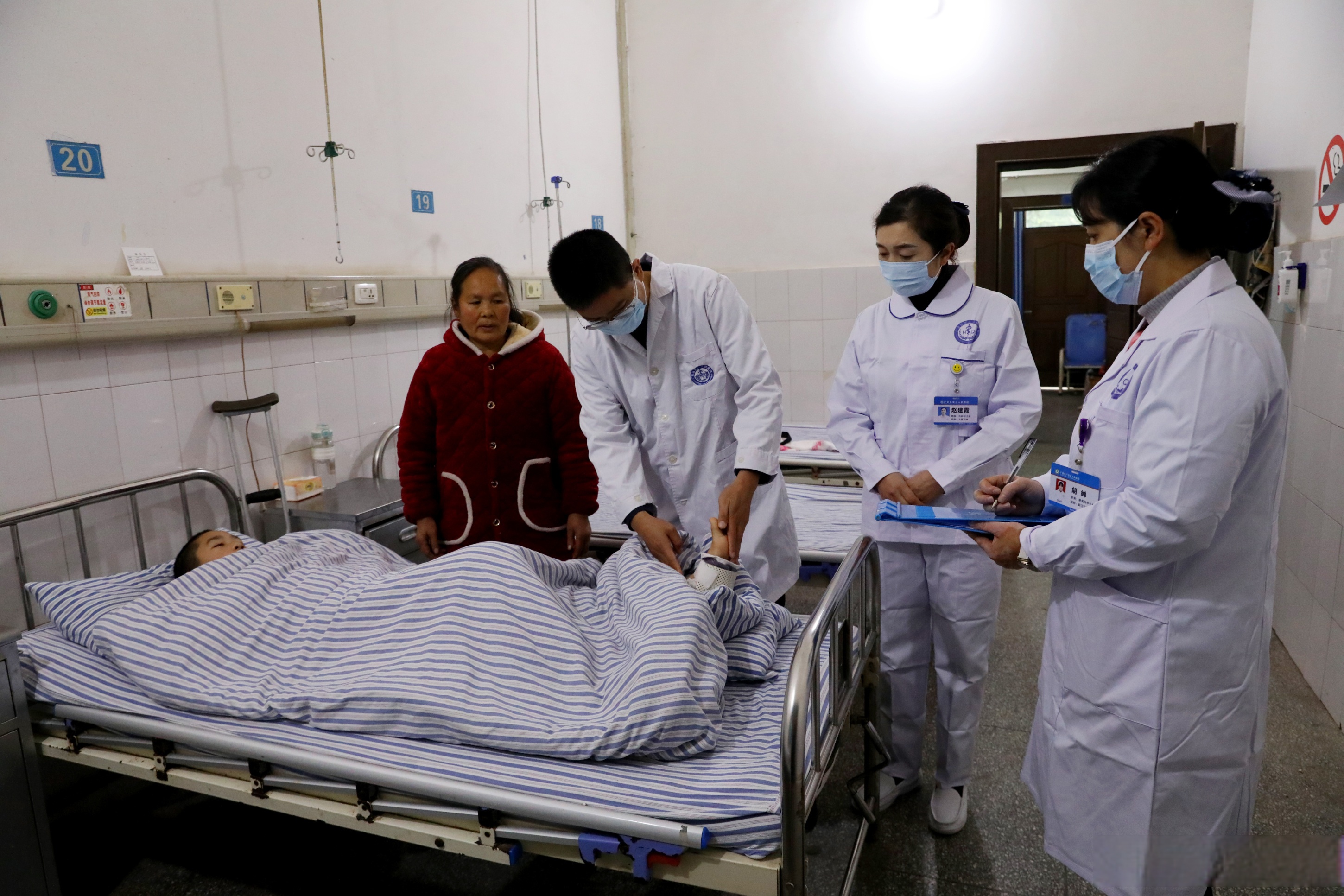 廣安門中醫(yī)醫(yī)院、護士全程協(xié)助陪同找跑腿掛號預約檢查住院,讓您省心安心的簡單介紹 廣安門中醫(yī)醫(yī)院、護士全程協(xié)助陪同找跑腿掛號預約檢查住院,讓您省心安心的簡單介紹