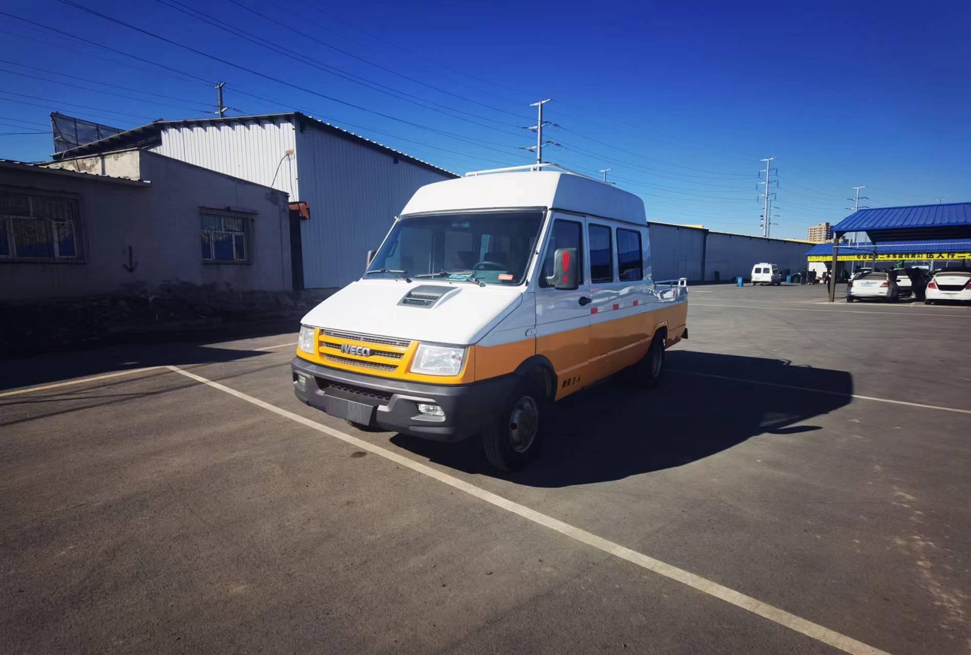 9座:17年依维柯电力工程车,(小专客车)蓝牌9坐,c1可开,柴油2.