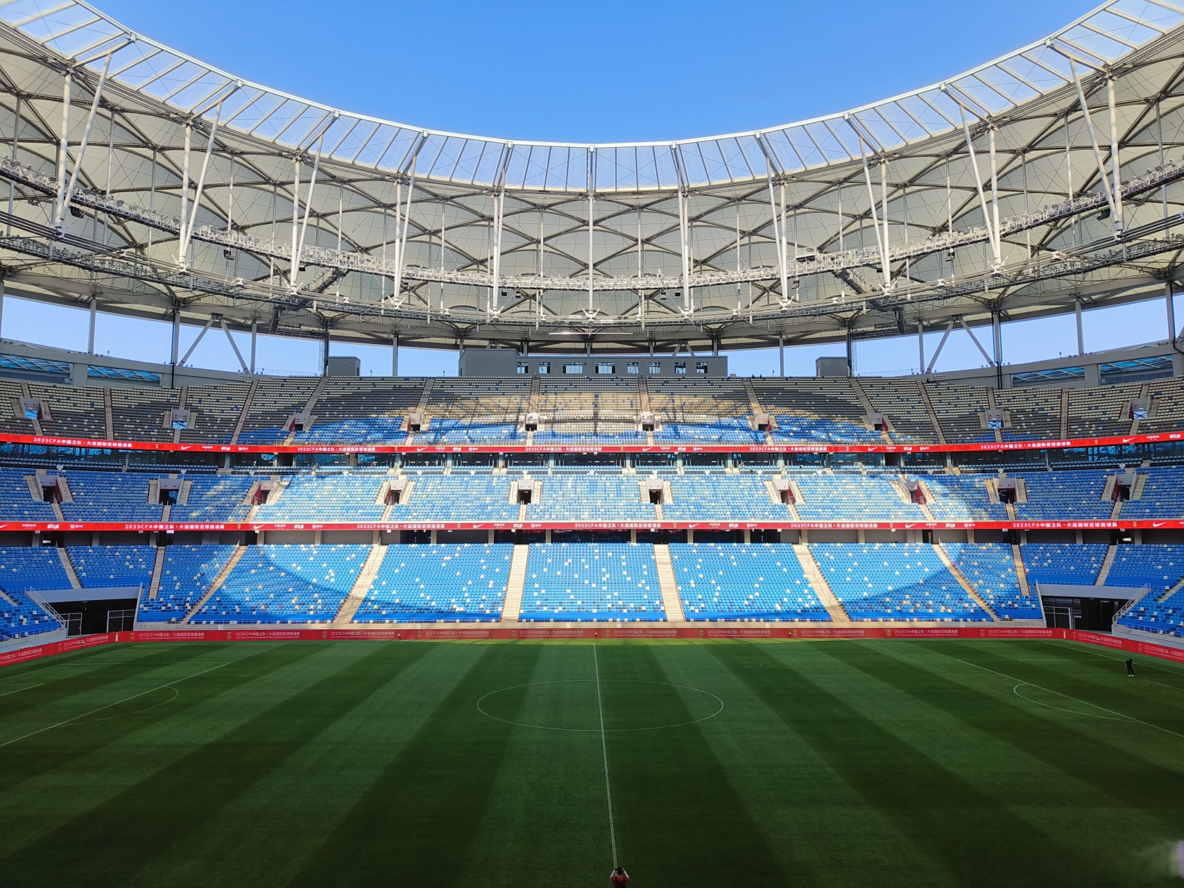 大连梭鱼湾,如此漂亮的专业足球场,明晚不来更待何时!