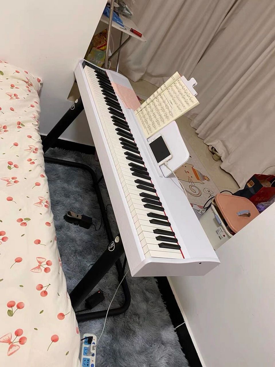 推荐一款性价比超高的电钢琴 便携式的电钢琴,可以家用也可以放琴包