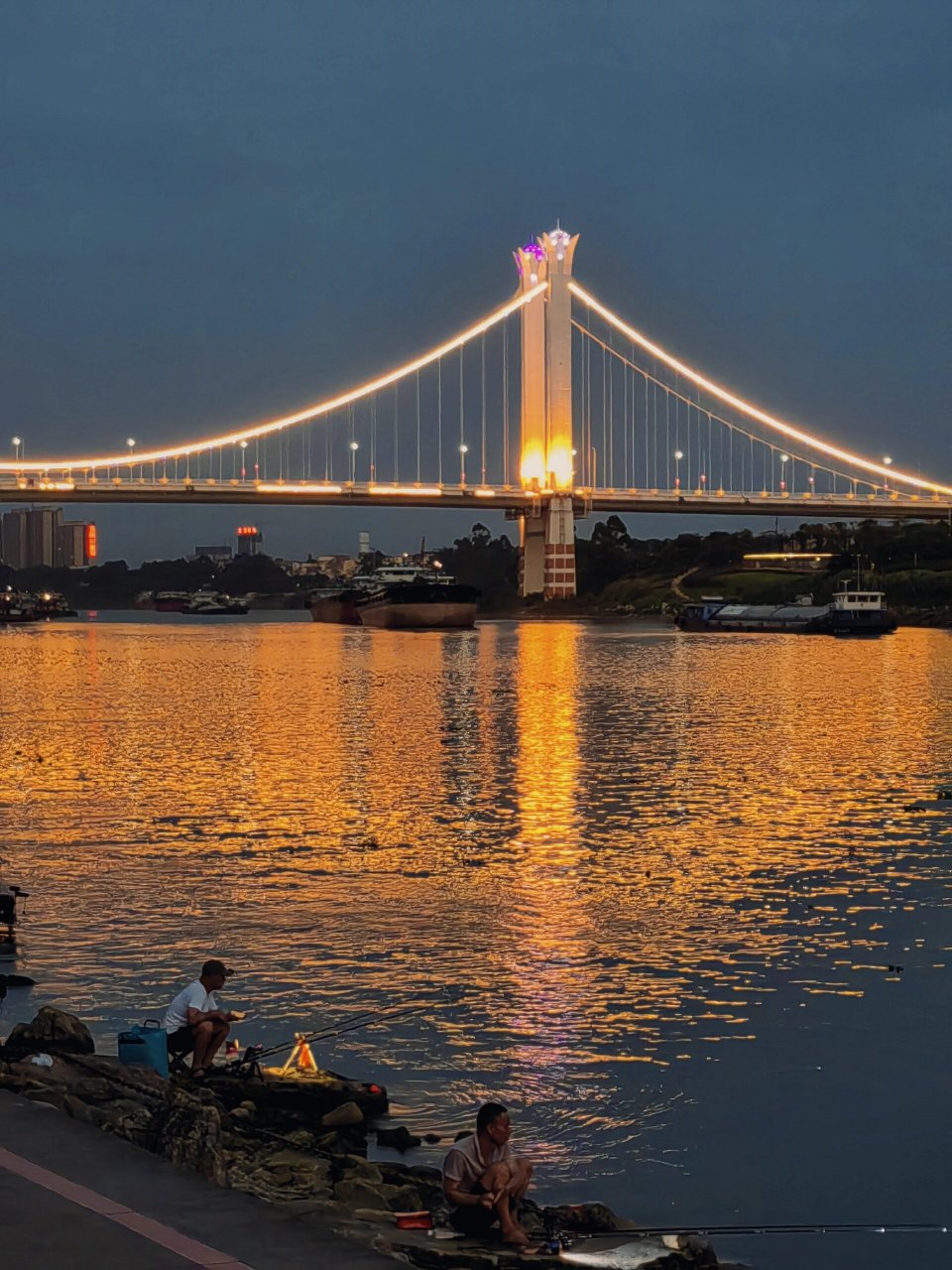 贵港大东码头~网红打卡地 很热闹,很人文 有晚霞的话应该更棒
