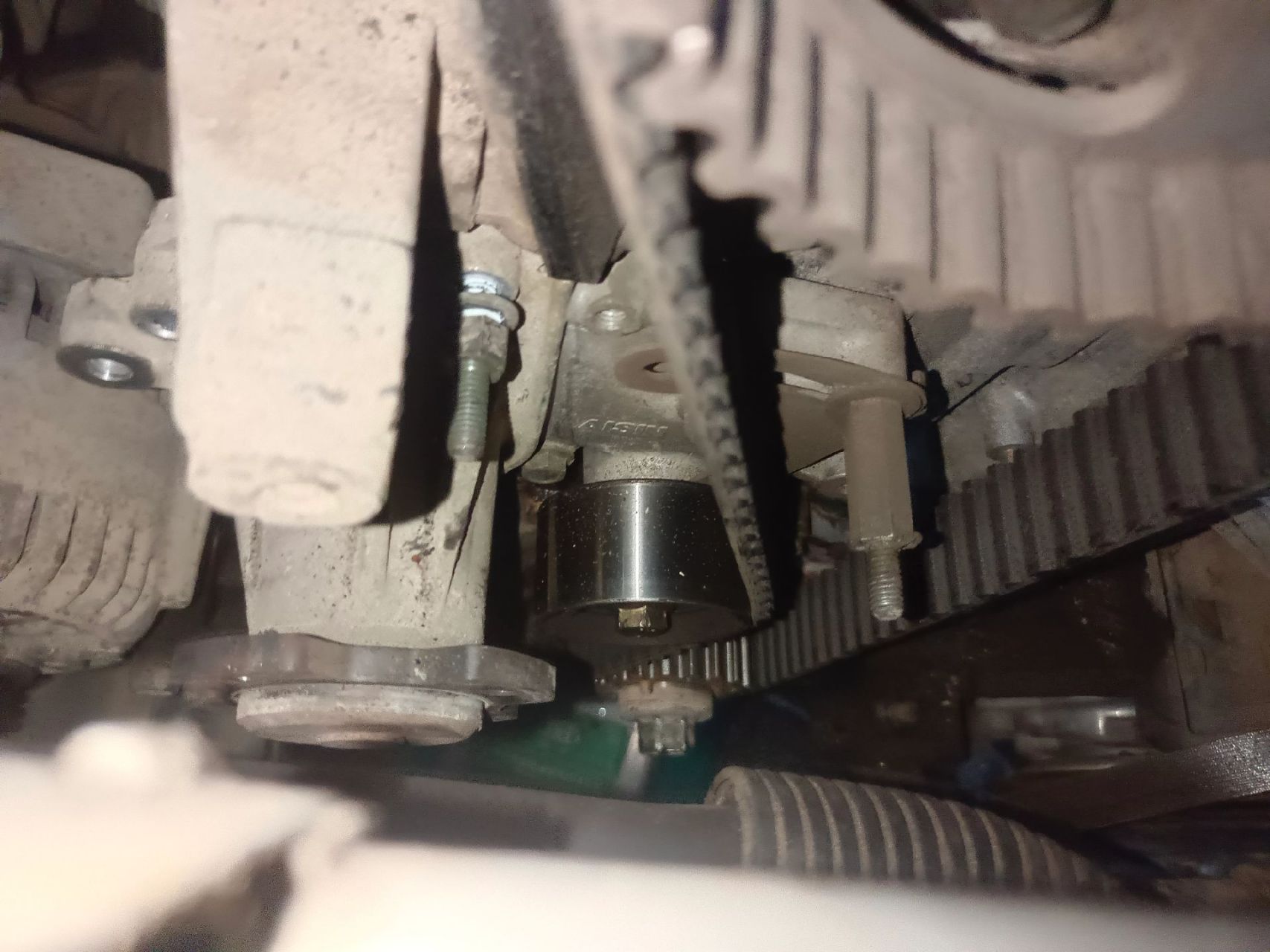 04铃木羚羊更换水泵对正时轻松拿捏 盘他