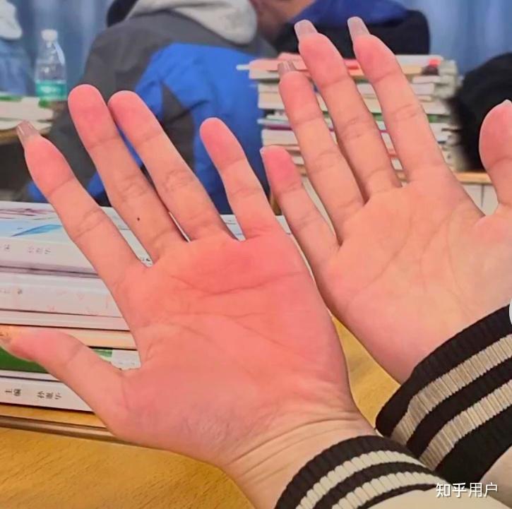 如果你的女同桌被老师打手心你会有什么感觉