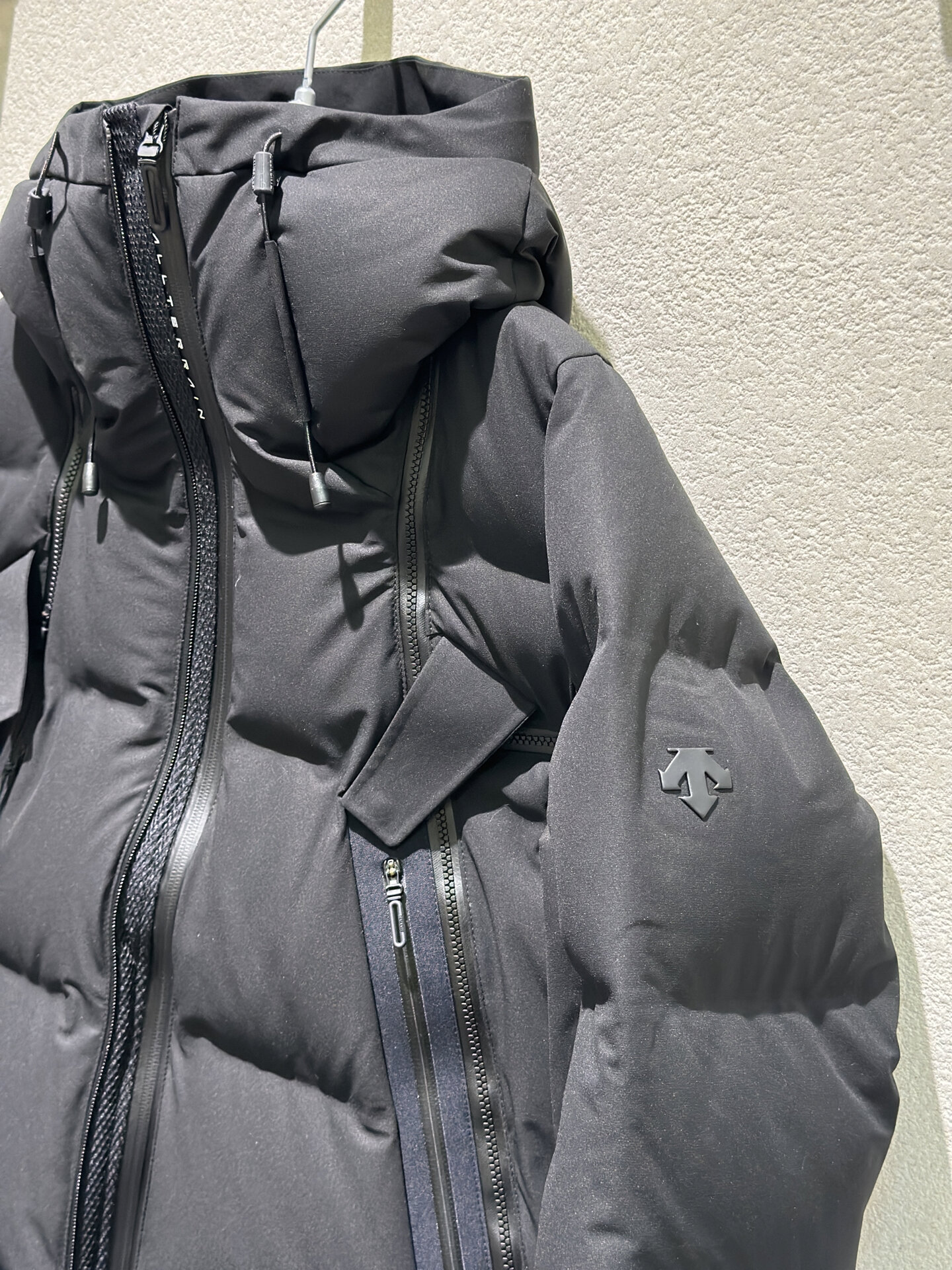 23年最新款限量迪桑特高端全地形水沢羽绒服