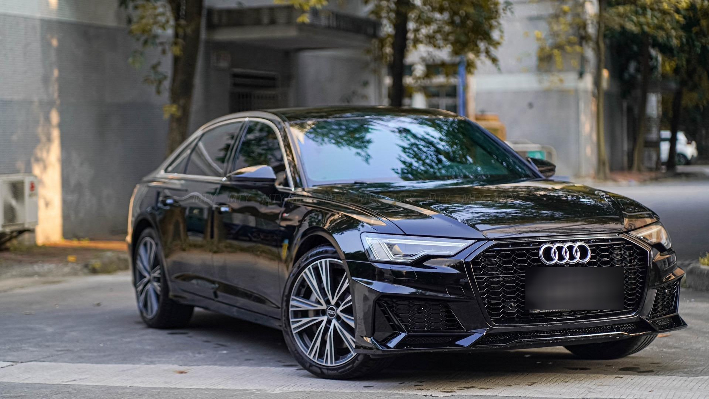 压迫感来袭!带你体验2023款奥迪a6lmtm套件版