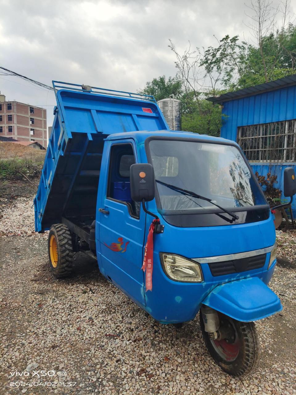 出售:莱峰三轮自卸,单缸柴油28匹马力,厢长2.2米,精品车况!