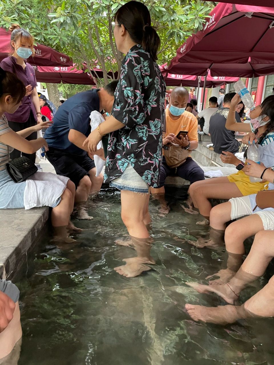 避坑攻略,千万别上当,西安华清池泡脚 在华清宫等着看表演,6点换完