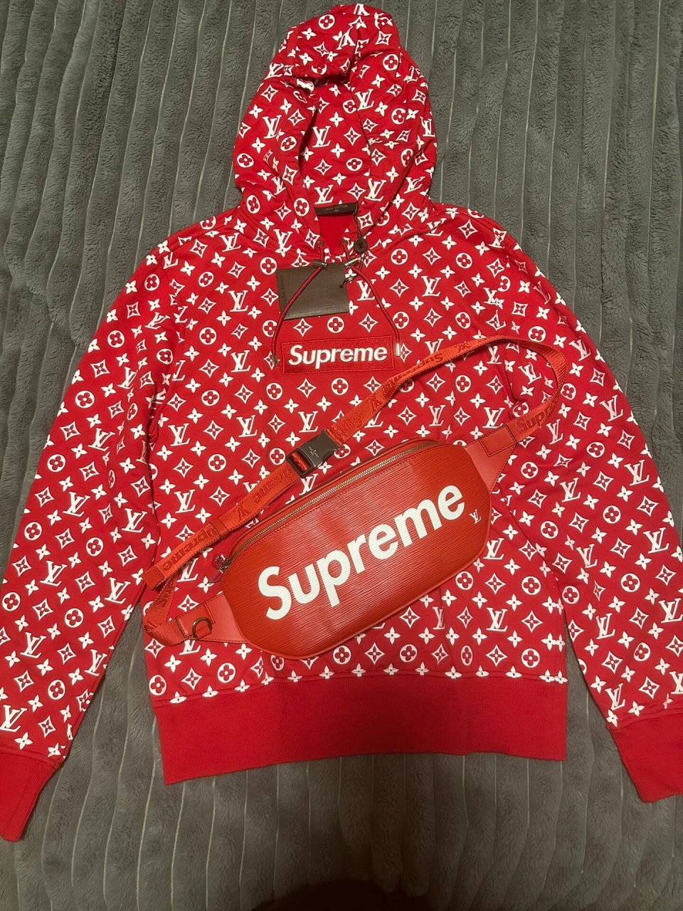 97全新 2017款 louis & supreme 联名卫衣 两件 lv & supreme 2017