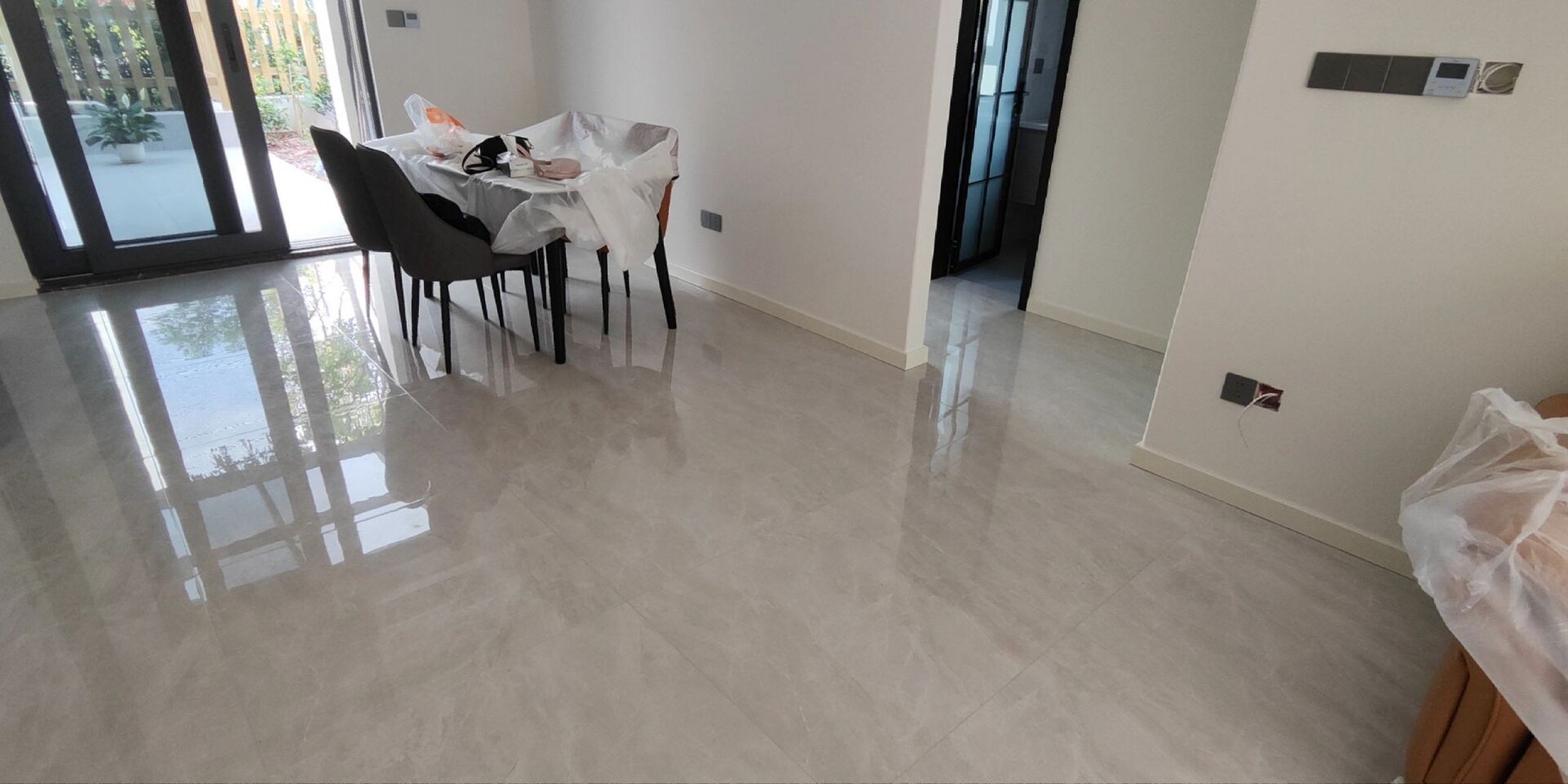 欧神诺地砖 eln13180 通铺效果 下午日光效果 没开灯 还好不深 比较