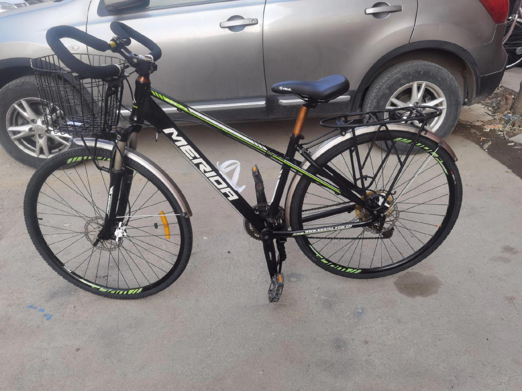 美利达野狼3旅行车,27速禧玛诺变速,铝合金车架,700c轮组,肩控锁死