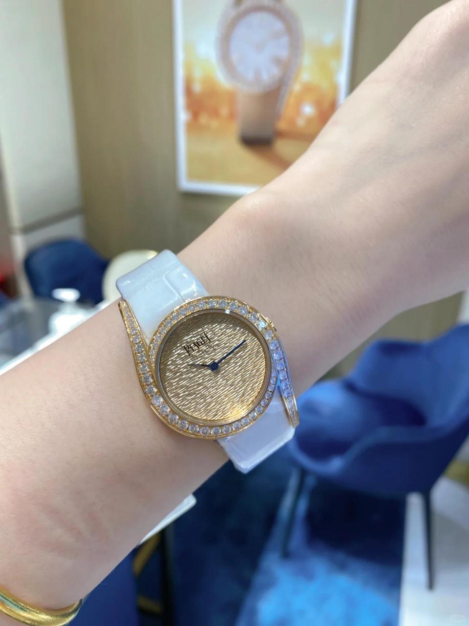 伯爵 gala 女士珠宝腕表     伯爵经典款gala系列,超薄机芯,佩戴舒适