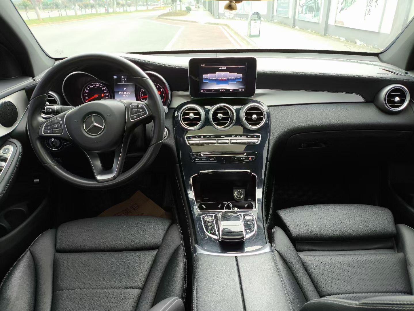 2017款 glc 200 4matic 轿跑suv 17年上牌的奔驰glc200