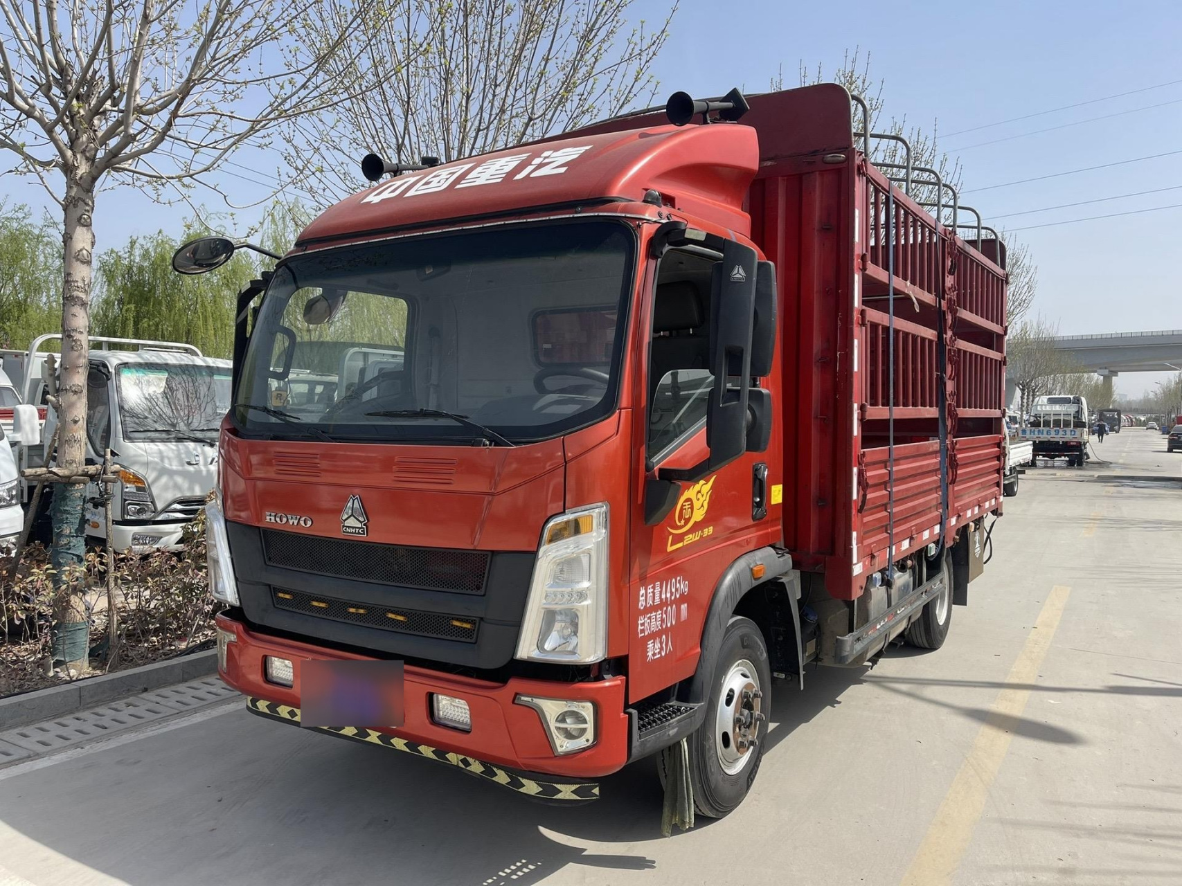 新到近21年重汽豪沃4.2米高栏,内宽2.