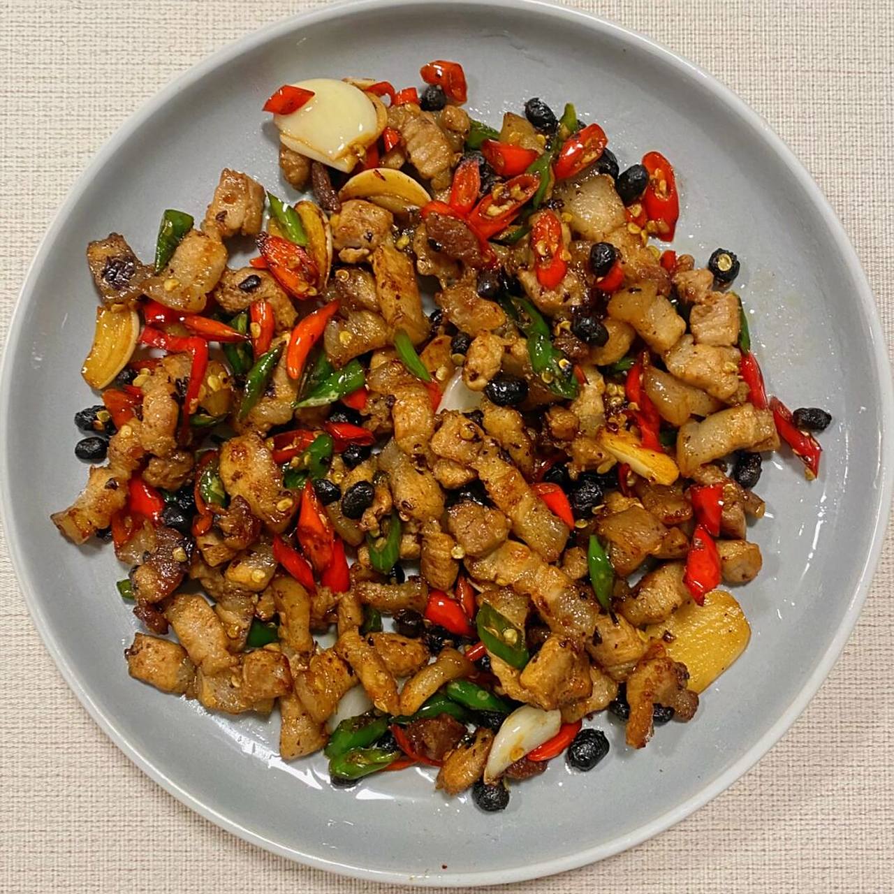 9297食谱分享|豉椒炒五花肉 步骤: 16615五花肉切片后泡水,泡