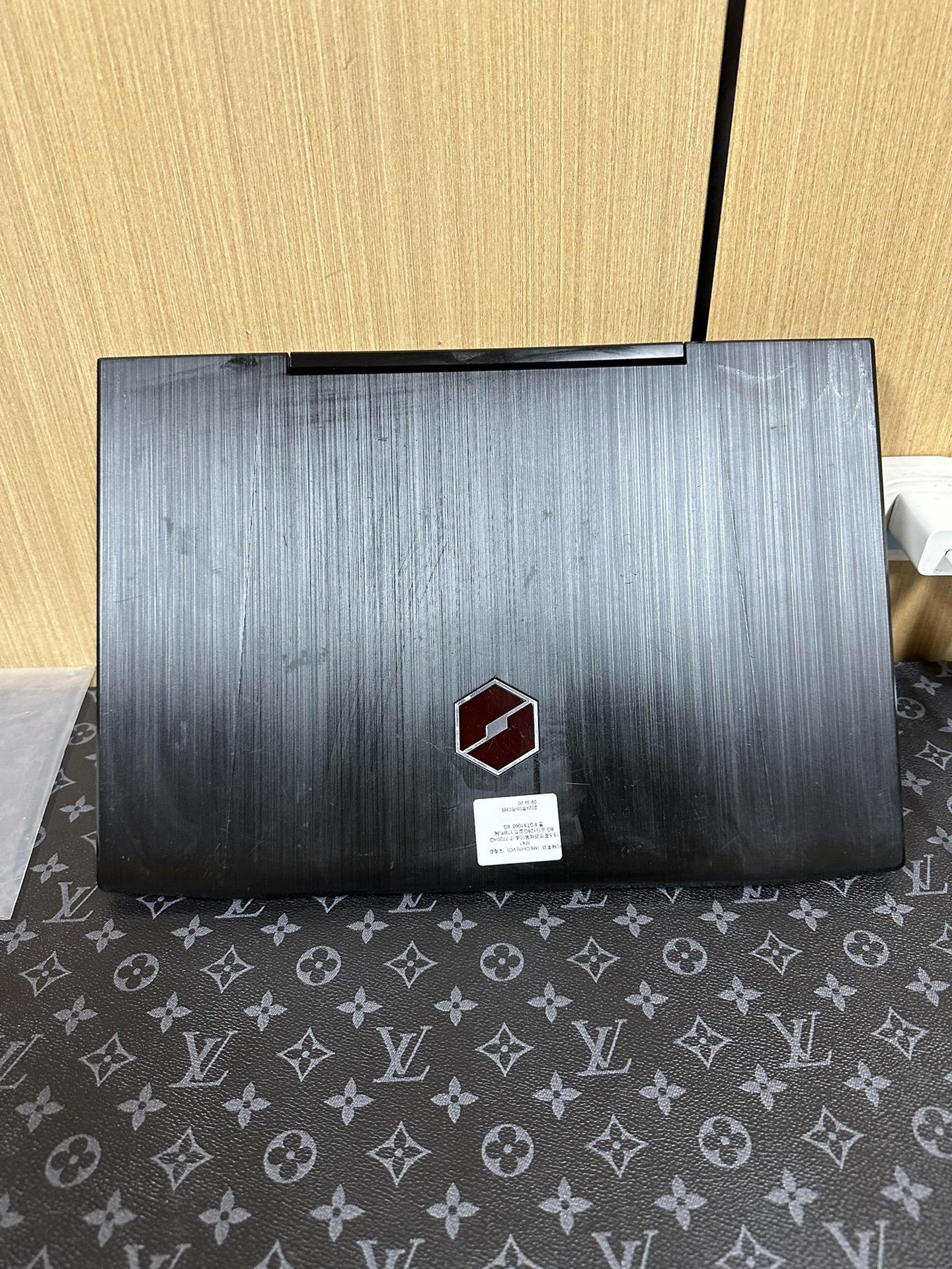 5英寸  i7-7700hq  显卡gtx1060  6g     8g 运行128g固态 1tb机械