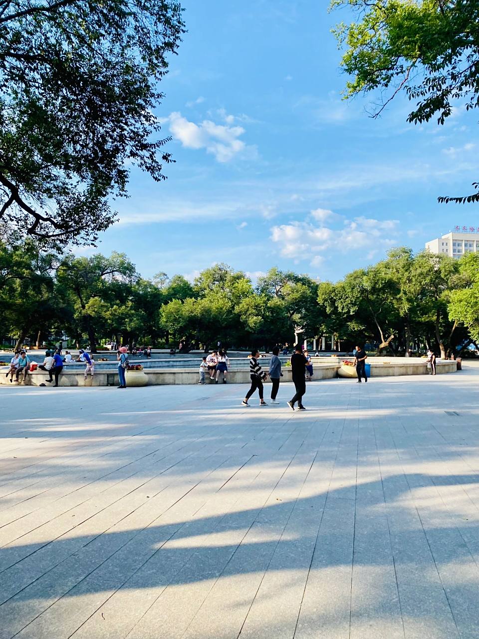 齐齐哈尔市龙沙公园 龙沙公园始建于1904年,是黑龙江省建立最早的公园