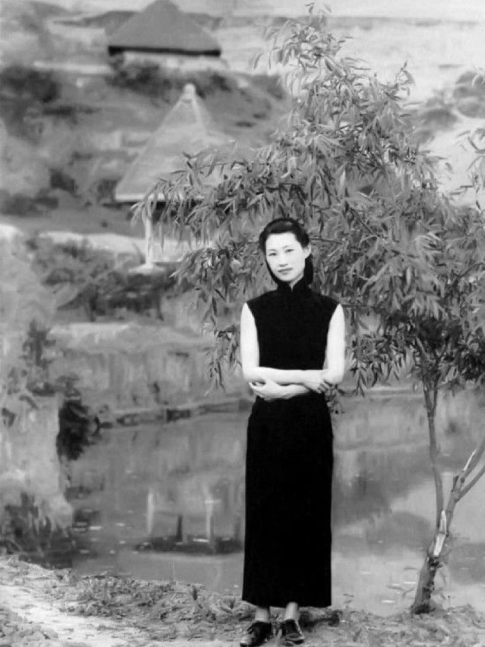 赵四小姐即赵一荻,1912年5月28日—2000年6月22日,又名绮霞,乳名香笙