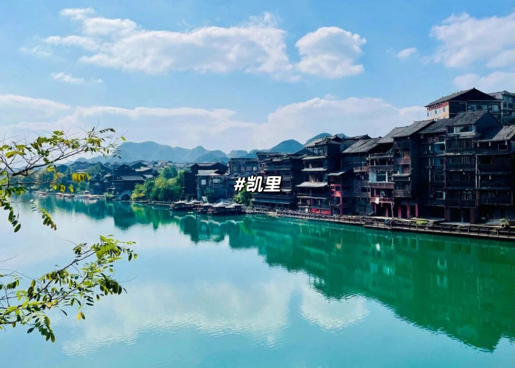 贵州旅游景点推荐    黄果树瀑布:位于贵州省安顺市西南部,是中国最大