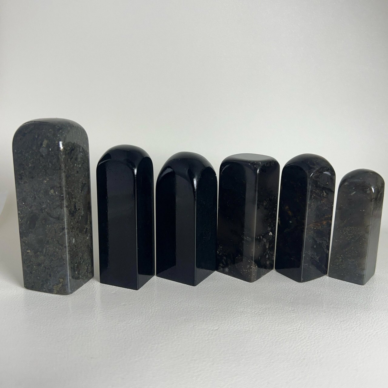 黑色经典印石 黑色寿山名石:寿山鬼洞石,其资源日益稀缺相当珍贵,具有