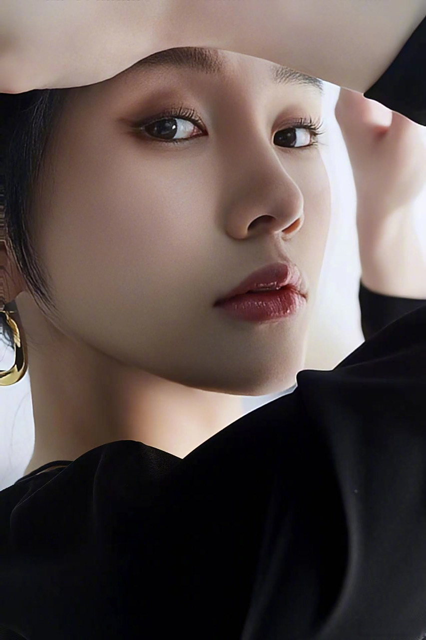 【"95后"李隽子:用短视频创业表达民族之美|演员新势力】近日,@杨子