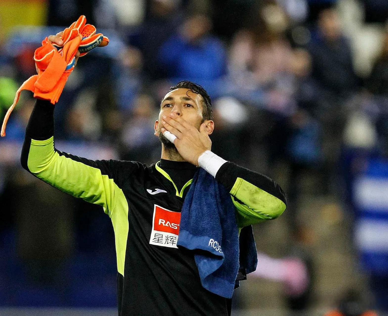 西班牙人队官方宣布,球队老门将迭戈洛佩斯宣布退役:  他是俱乐部的