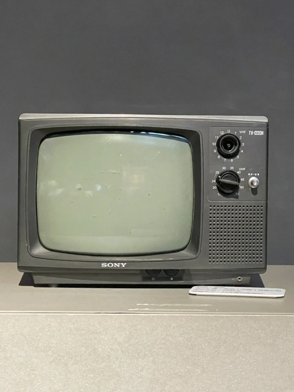 黑白电视机图片 📺黑白电视机是一种早期的电视设备,它只能显示黑白