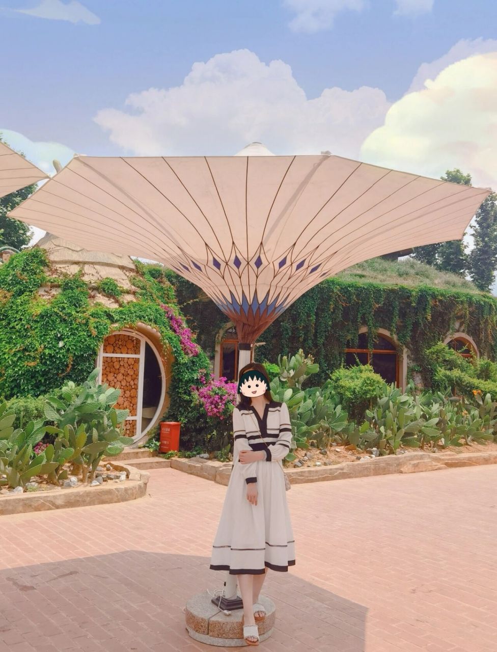 99地址:昆明市寻甸县凤龙湾风景区阿拉丁小镇(直接导航),大概一个半