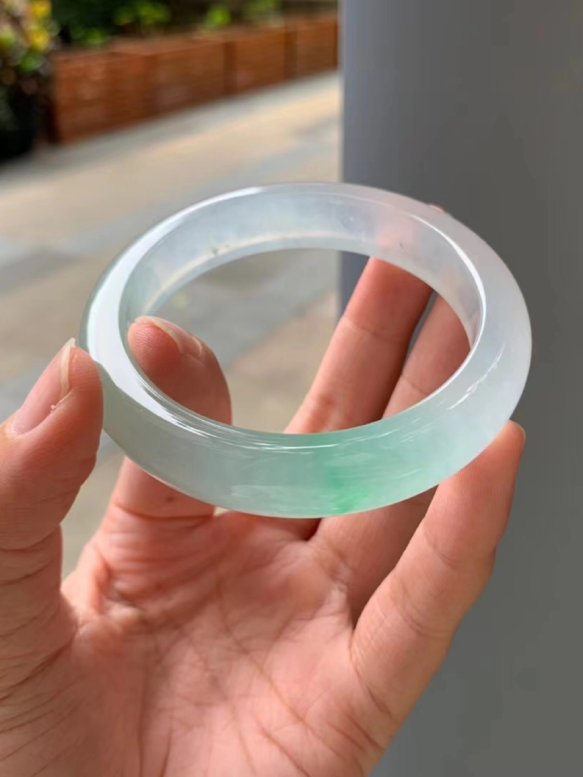 大五位数这样的冰种翡翠手镯很好