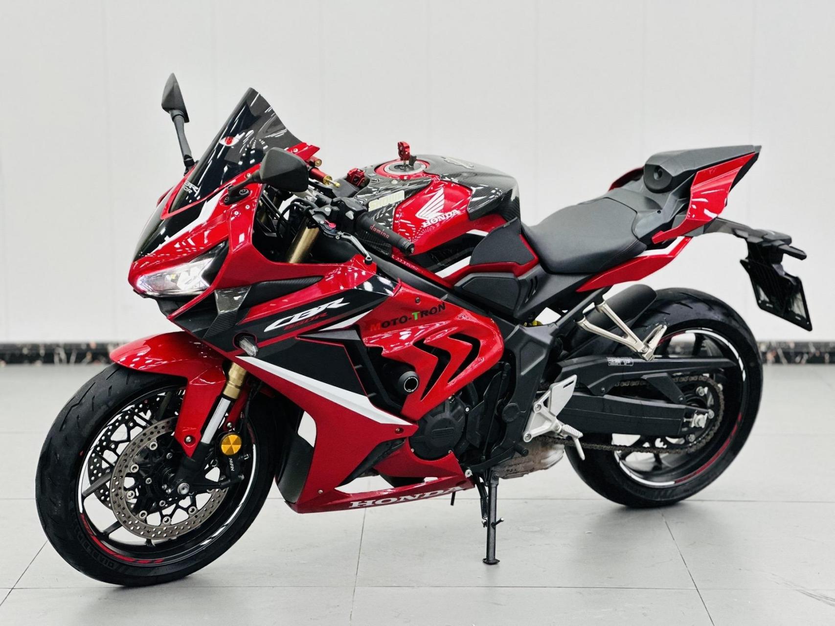 22年本田cbr650r三手户安全行驶13000公里加装rcr驼峰海魄钛尺 ebc