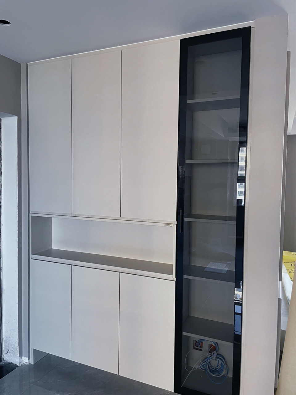 欧派衣柜#子午灰,你们要的一门通顶. 两个衣柜还是跟预期一样的.