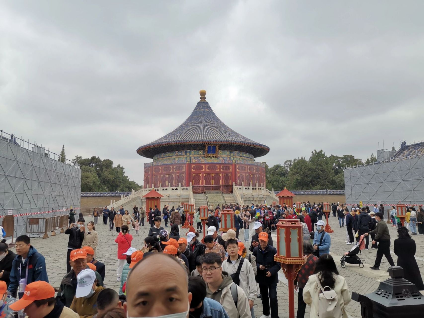 4月22日天坛 祈年殿,回音壁原来灰色的围挡加了图案,好很多了!