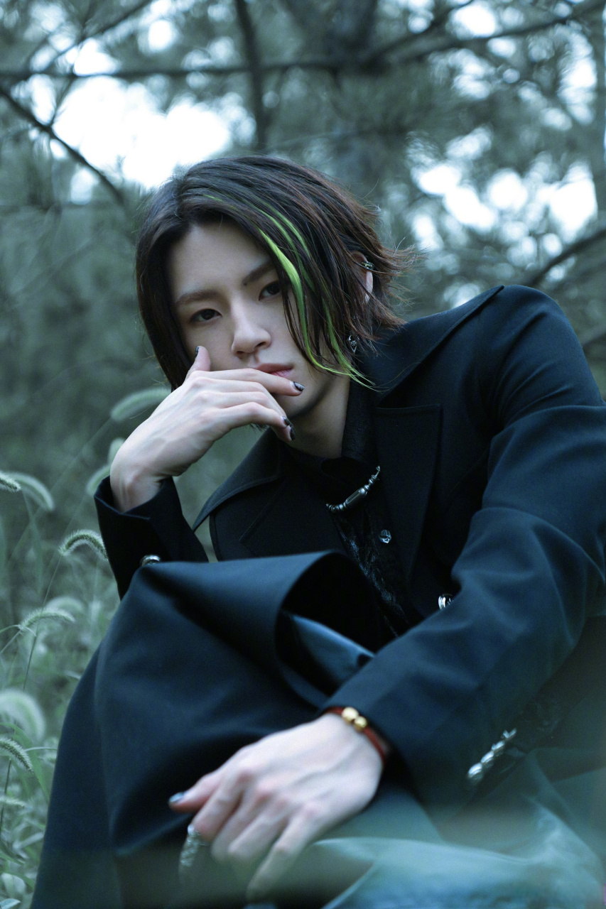 小鬼成都演唱会森系氛围感写真#02小鬼-王琳凯02个人巡演下周