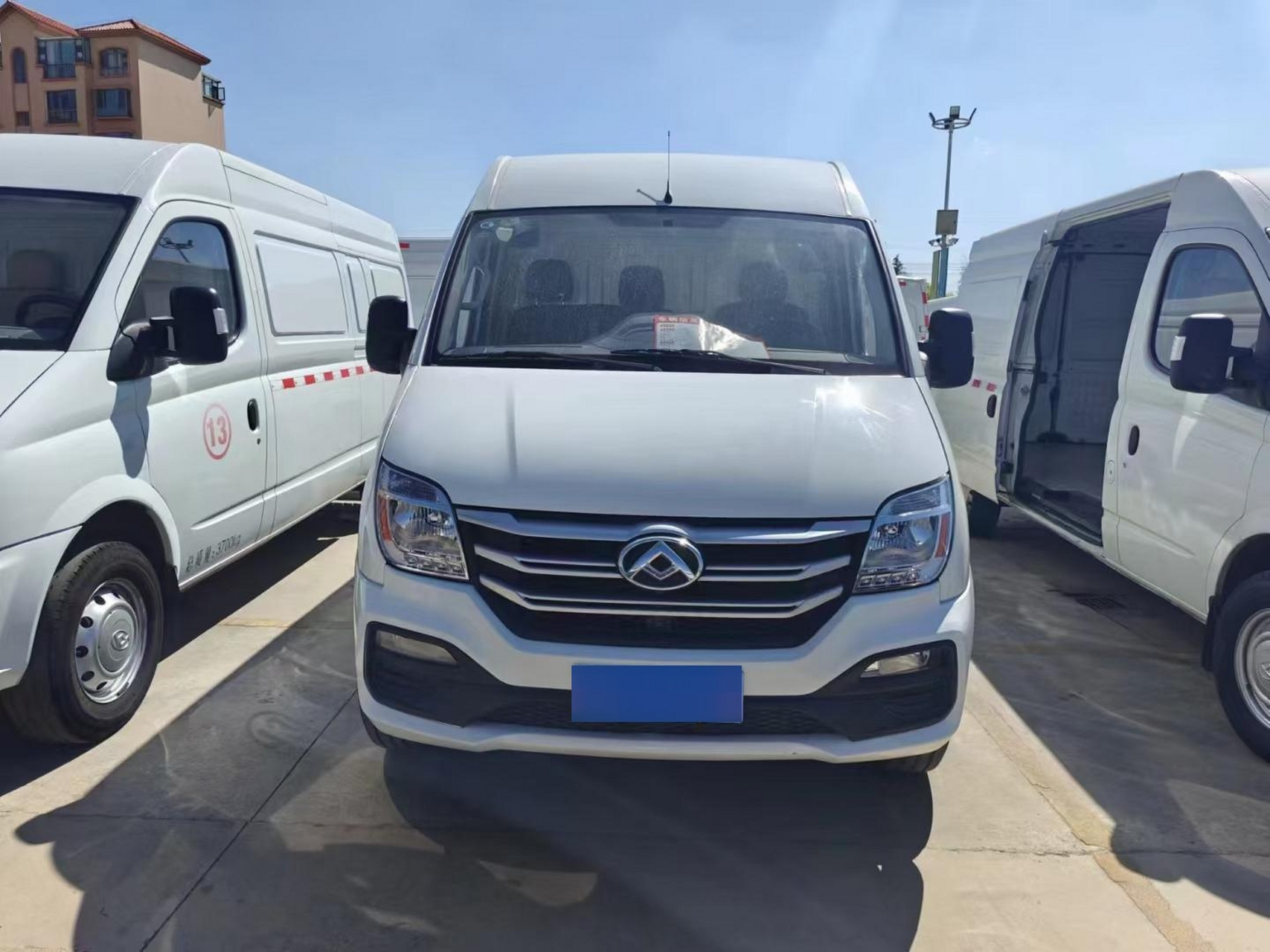 三台大通v80,货运版,长轴高顶,柴油2.5t