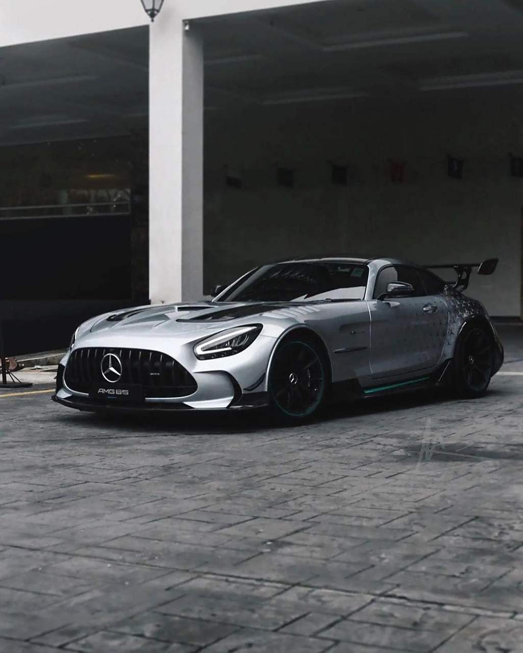 amg gt black series, 搭载了amg系列最强大的平面曲轴4.