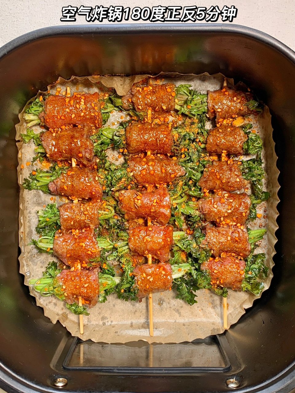 烤香菜牛肉串,一口接一口真的会香栓q 做法1⃣️牛肉切薄片,加